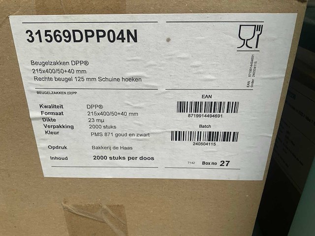 Stelling met verpakkingsmateriaal - afbeelding 2 van  4