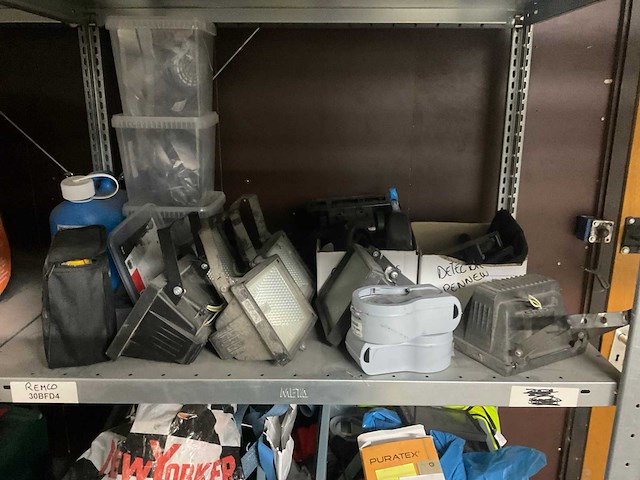 Stelling met werkplaatsinventaris - afbeelding 4 van  9