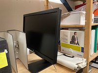 Stellingen met computeronderdelen en diverse goederen - afbeelding 3 van  12