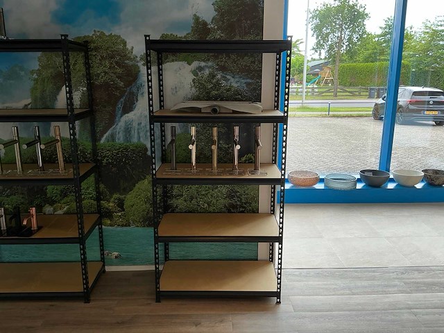 Stellingkast met demokranen - afbeelding 1 van  8