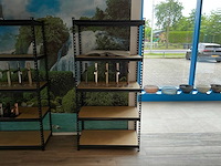 Stellingkast met demokranen - afbeelding 1 van  8