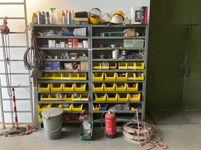 Stellingkast met inhoud - afbeelding 1 van  8