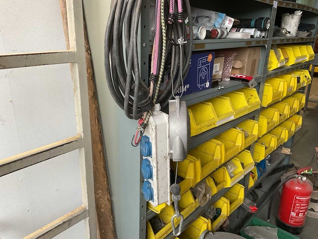 Stellingkast met inhoud - afbeelding 2 van  8