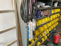 Stellingkast met inhoud - afbeelding 2 van  8