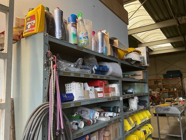 Stellingkast met inhoud - afbeelding 3 van  8