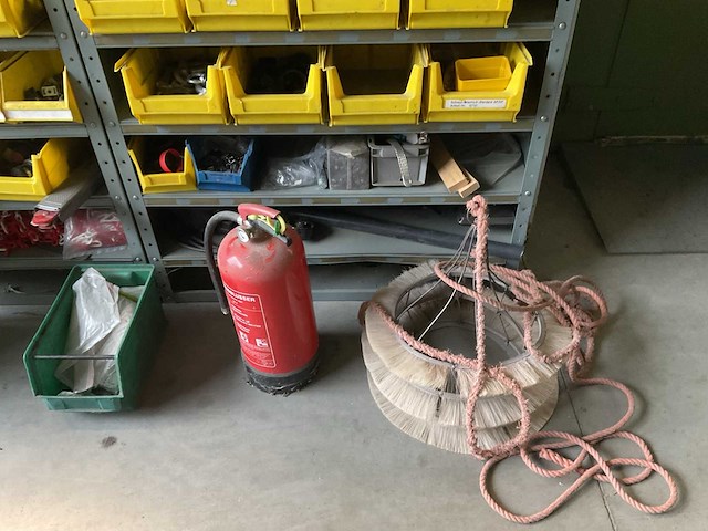 Stellingkast met inhoud - afbeelding 8 van  8