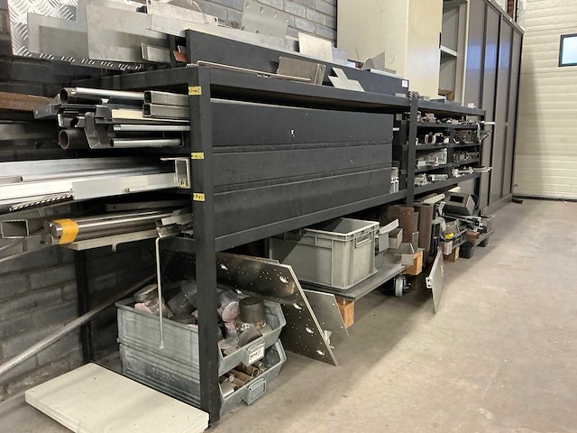 Stellingkast met reststukken staal, rvs en aluminium - afbeelding 4 van  11