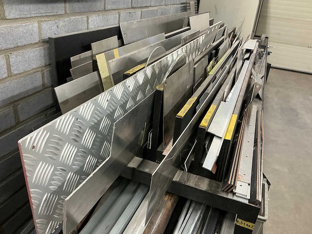 Stellingkast met reststukken staal, rvs en aluminium - afbeelding 9 van  11