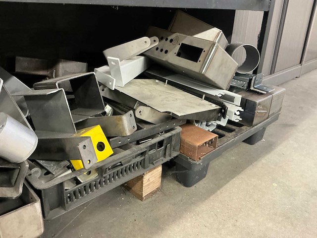 Stellingkast met reststukken staal, rvs en aluminium - afbeelding 11 van  11