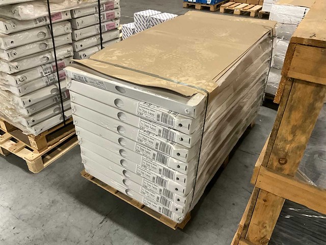 Stelrad accord 4-connections naked radiator t11 (10x) - afbeelding 2 van  3