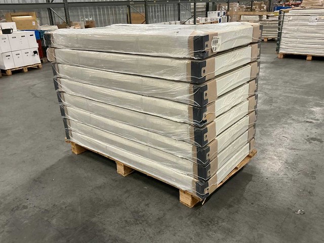 Stelrad compact all in radiator type 22 700x1400mm (8x) - afbeelding 1 van  8