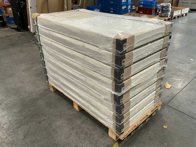 Stelrad compact all in radiatoren 700x1400mm type 22 (8x) - afbeelding 1 van  9