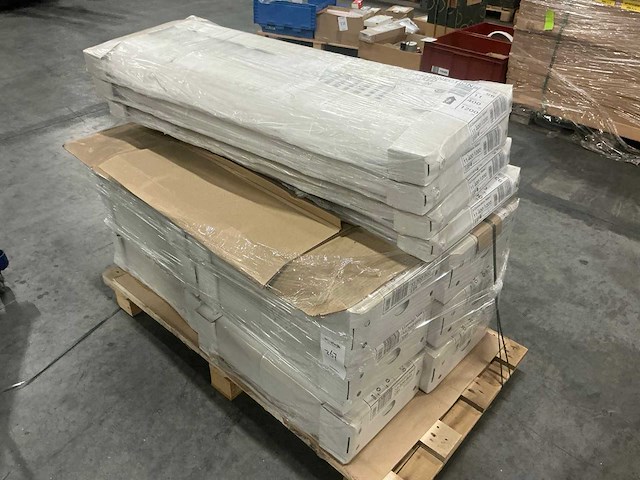 Stelrad radiator t33 300x600mm (12x) t11 400x1200mm (4x) - afbeelding 1 van  4