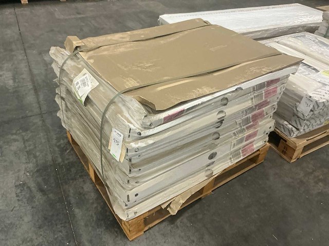 Stelrad radiator type 10 4-aansluitingen (900x800mm) (10x) - afbeelding 1 van  3