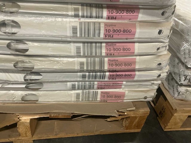 Stelrad radiator type 10 4-aansluitingen (900x800mm) (10x) - afbeelding 3 van  3
