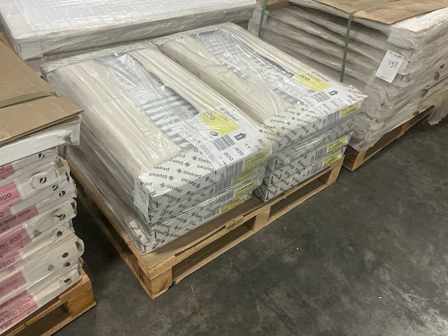 Stelrad radiator type 11 4-aansluitingen (400x800mm) (8x) - afbeelding 1 van  3