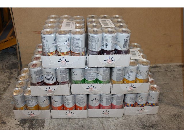 Stelz hard seltzern in negen smaken 9 x 12 blikken voornamelijk tht 2026 en 2027. bod is inclusief 16,20 e... - afbeelding 1 van  3