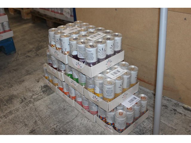 Stelz hard seltzern in negen smaken 9 x 12 blikken voornamelijk tht 2026 en 2027. bod is inclusief 16,20 e... - afbeelding 2 van  3