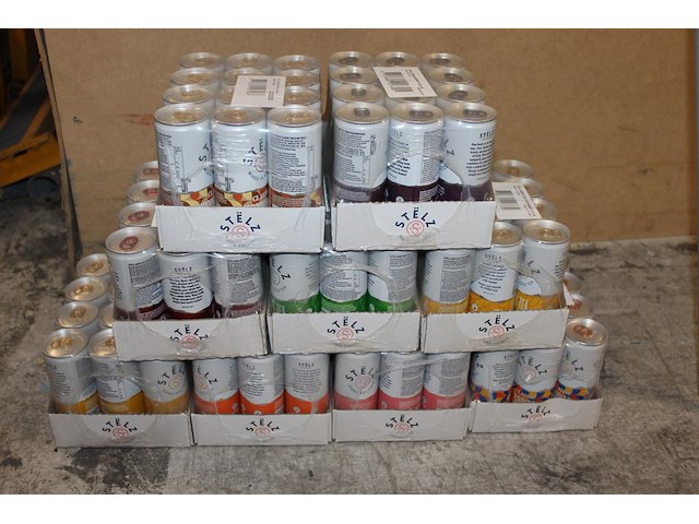 Stelz hard seltzern in negen smaken 9 x 12 blikken voornamelijk tht 2026 en 2027. bod is inclusief 16,20 e... - afbeelding 1 van  3