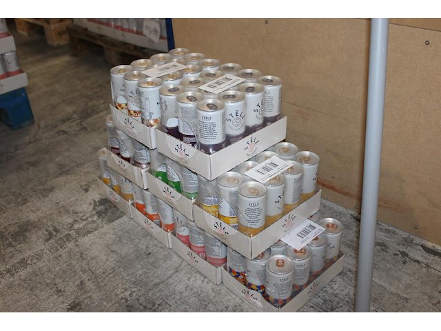 Stelz hard seltzern in negen smaken 9 x 12 blikken voornamelijk tht 2026 en 2027. bod is inclusief 16,20 e... - afbeelding 2 van  3