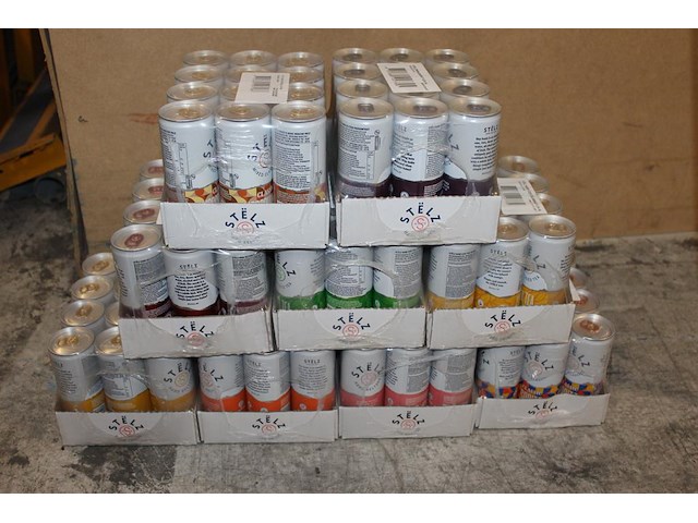 Stelz hard seltzern in negen smaken 9 x 12 blikken voornamelijk tht 2026 en 2027. bod is inclusief 16,20 e... - afbeelding 1 van  3