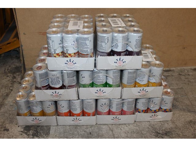 Stelz hard seltzern in negen smaken 9 x 12 blikken voornamelijk tht 2026 en 2027. bod is inclusief 16,20 e... - afbeelding 1 van  3