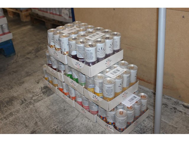 Stelz hard seltzern in negen smaken 9 x 12 blikken voornamelijk tht 2026 en 2027. bod is inclusief 16,20 e... - afbeelding 2 van  3