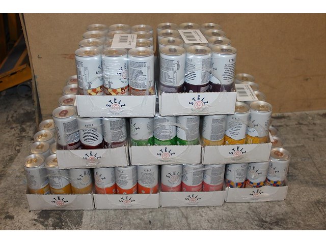 Stelz hard seltzern in negen smaken 9 x 12 blikken voornamelijk tht 2026 en 2027. bod is inclusief 16,20 e... - afbeelding 1 van  3