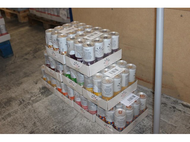 Stelz hard seltzern in negen smaken 9 x 12 blikken voornamelijk tht 2026 en 2027. bod is inclusief 16,20 e... - afbeelding 2 van  3