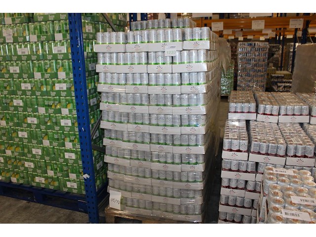 Stelz lime hard seltzer 2964 blikken met tht 5-2027. bod is inclusief 444,60 euro statiegeldwaarde - afbeelding 1 van  2