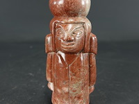 Stenen beeldje, mogelijk gerelateerd aan de sanxingdui-cultuur uit het oude china - afbeelding 1 van  5