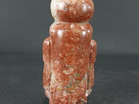 Stenen beeldje, mogelijk gerelateerd aan de sanxingdui-cultuur uit het oude china - afbeelding 3 van  5