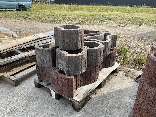 Stenen bloembakken (10x) - afbeelding 1 van  7