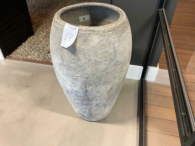 Stenen bloempot - afbeelding 2 van  3