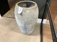 Stenen bloempot - afbeelding 2 van  3