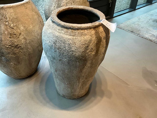 Stenen bloempot - afbeelding 2 van  3