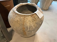 Stenen bloempot - afbeelding 2 van  2