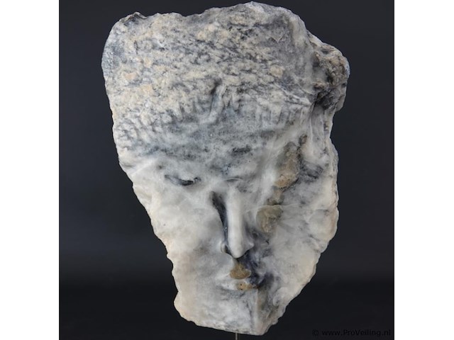 Stenen gezicht sculptuur - afbeelding 3 van  5