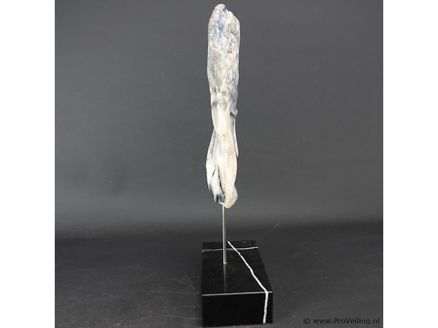 Stenen gezicht sculptuur - afbeelding 4 van  5