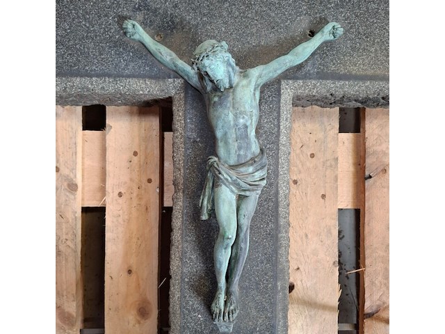 Stenen kruisbeeld - afbeelding 2 van  6