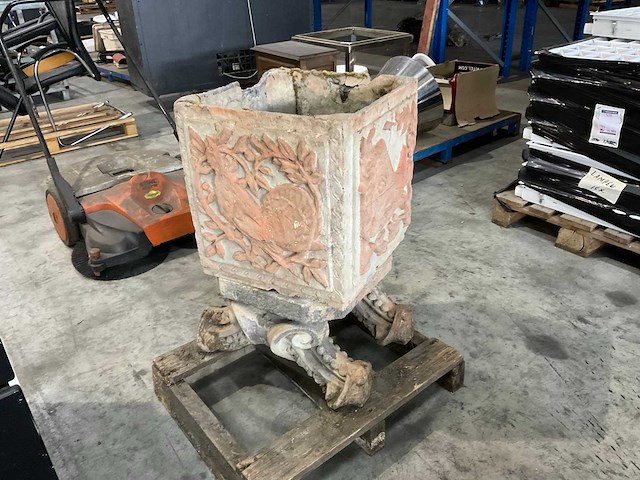 Stenen plantenbak - afbeelding 1 van  6