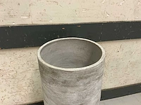 Stenen plantenpot - afbeelding 2 van  2
