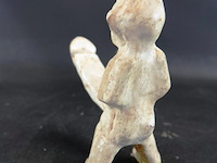 Stenen sculptuur genaamd "klein duimpje" - afbeelding 3 van  5