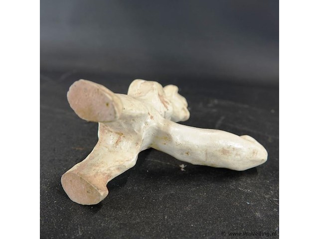 Stenen sculptuur genaamd "klein duimpje" - afbeelding 5 van  5