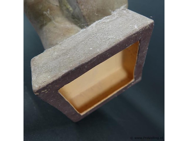Stenen sculptuur mannentorso - afbeelding 5 van  5
