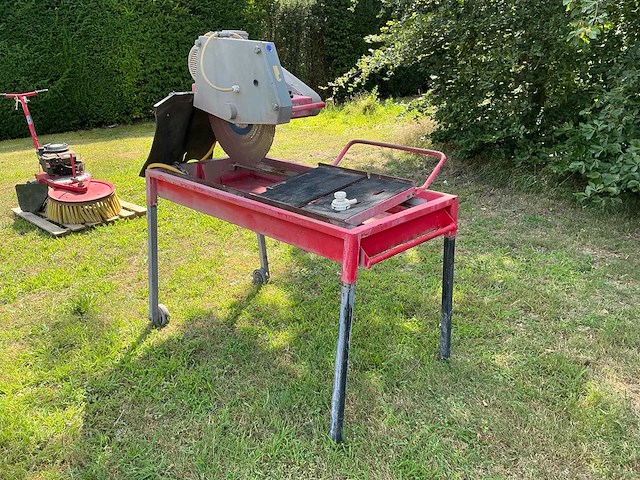 Stenen zaagtafel - afbeelding 1 van  8