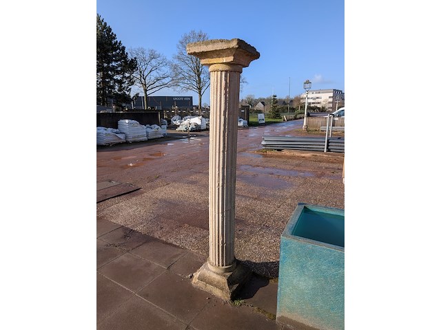 Stenen zuil - afbeelding 2 van  7