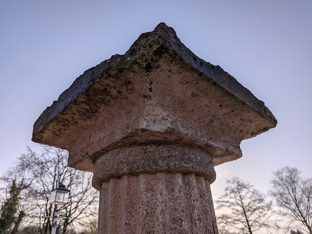 Stenen zuil - afbeelding 6 van  7