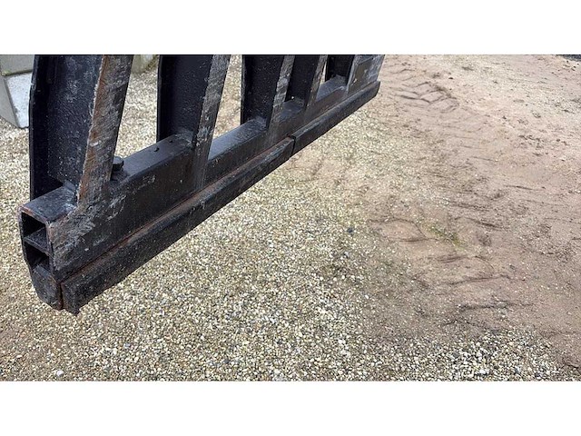 Stenenklem - vrachtwagen onderdeel - afbeelding 3 van  6