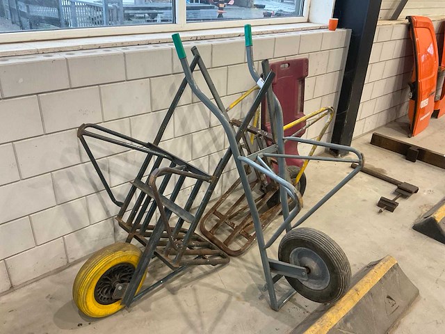 Stenenkruiwagens en divers - afbeelding 2 van  2